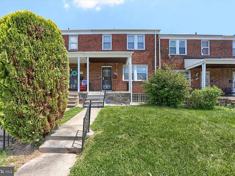 1323 N Kenwood Ave #1 — Photo 1