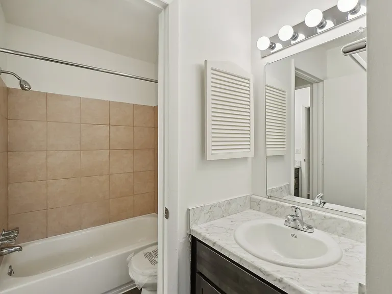 Kimberly Club Apartments — Photo 57