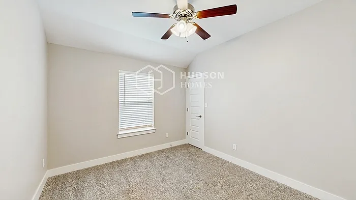 318 E Lake St — Photo 17