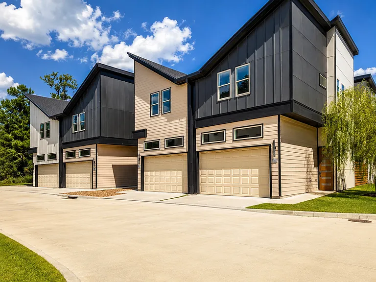 Cypress Manor Luxury Living — Photo 2