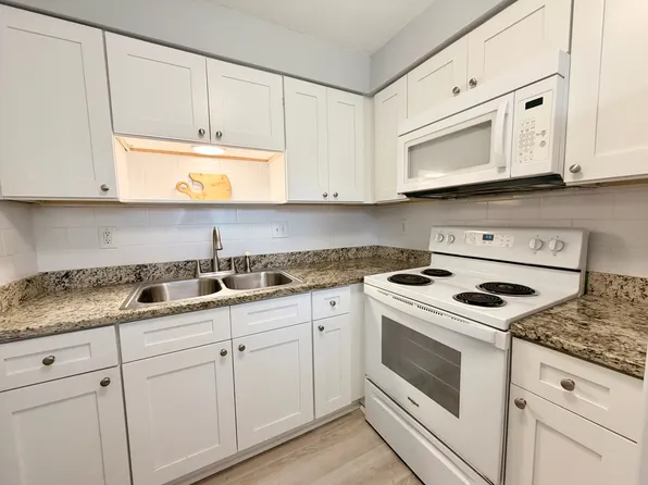 422 New York Ave APT 1, Dunedin, FL 34698