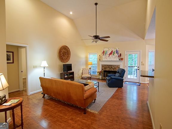 4th image of 158 Pine Knoll Ln