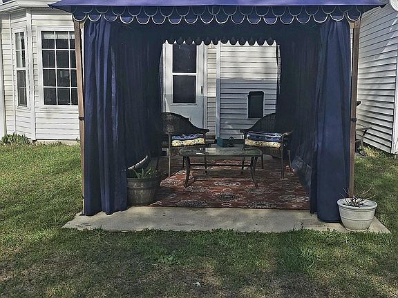 3rd image of 18 Buck Ridge Dr