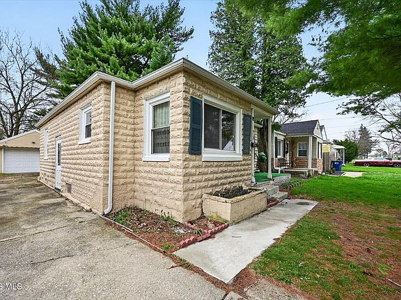 2nd image of 918 Moran Ave