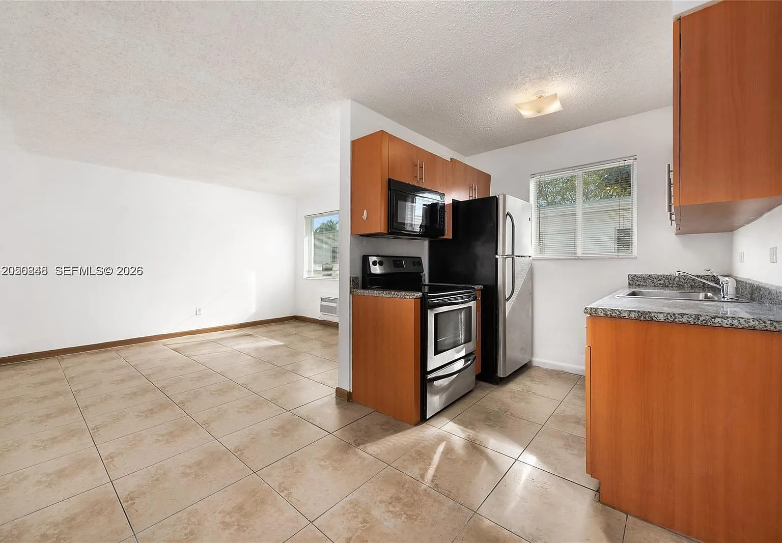 932 Moffett Condo — Photo 4