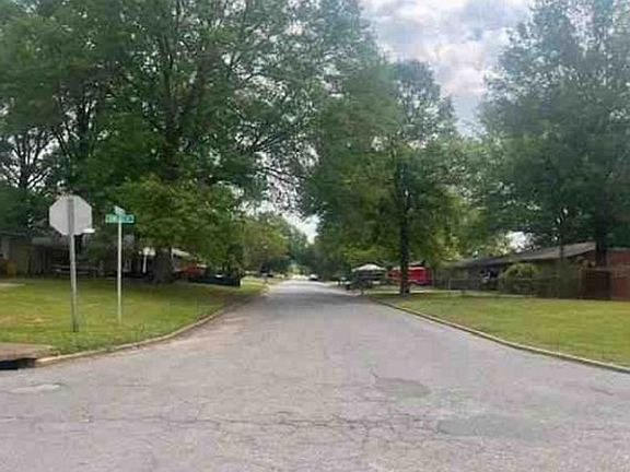 Exterior Neighborhood (street photo)