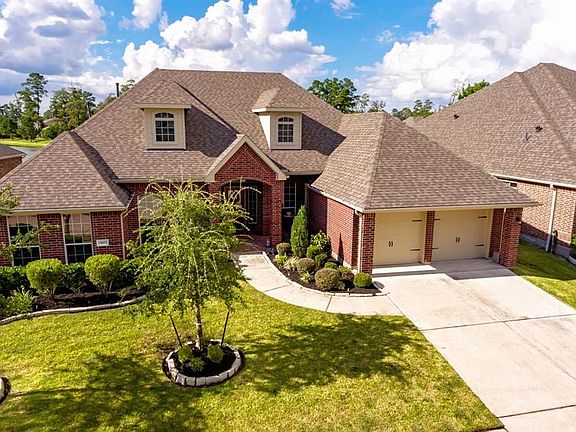 Beautiful home in the Gated Section of Waters Edge!