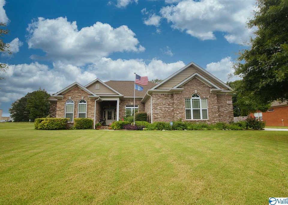 1st image of 260 Wes Ashley Dr