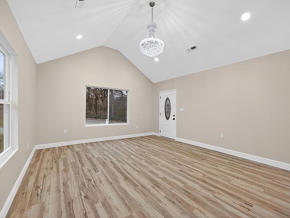 3rd image of 112 Rowe St