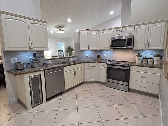 3rd image of 115 Ramblewood Circle