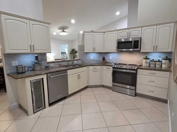 115 Ramblewood Circle, Royal Palm Beach, FL 33411