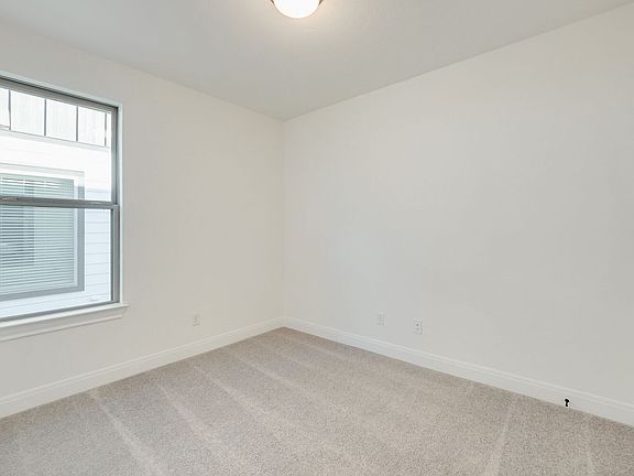 4th image of 440 Burlington Dr