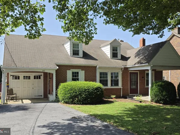 103 W Conestoga St, New Holland, PA 17557