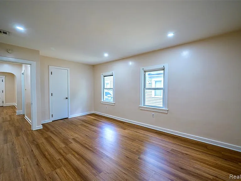 3226 Grayson St — Photo 6