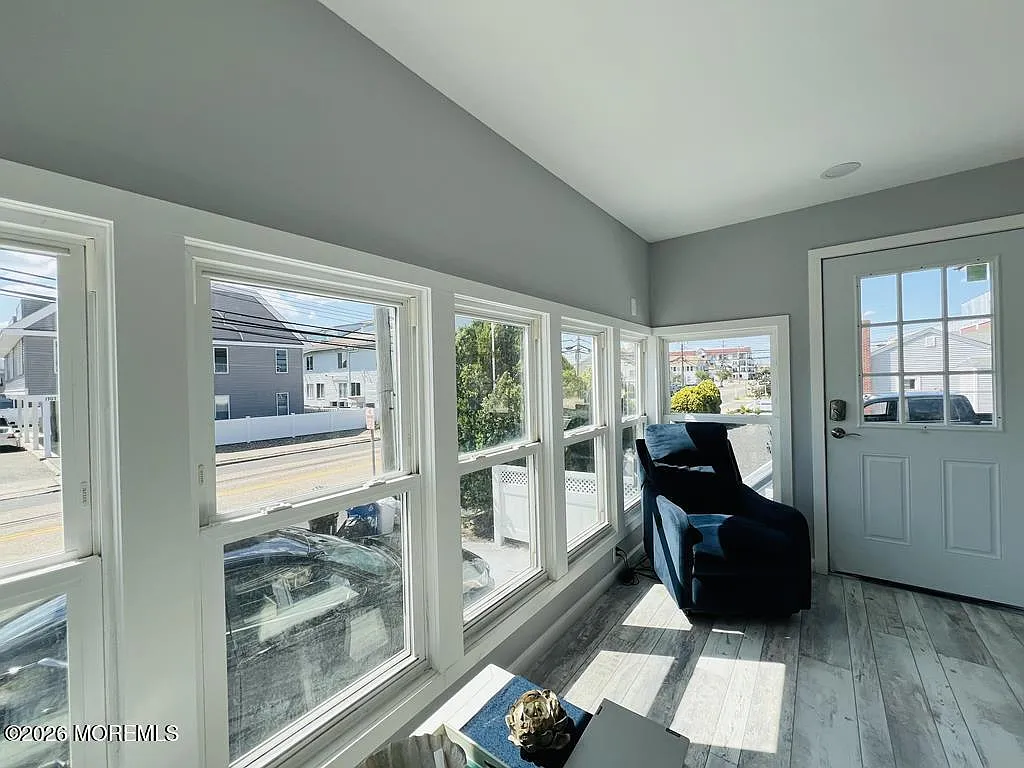 3 bed, 1.5 bath, $4,000 — Photo 3