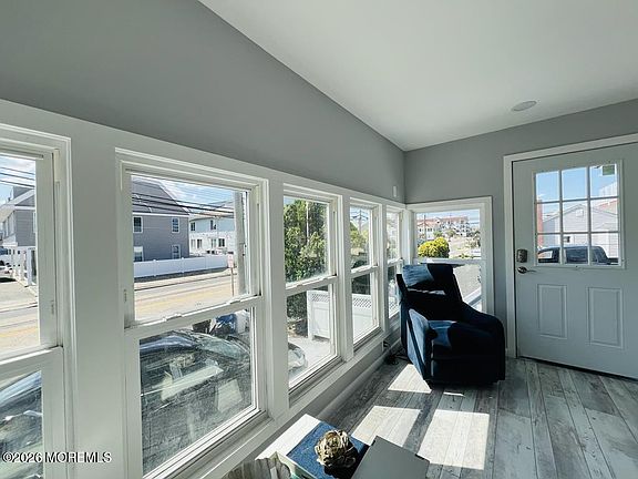 3rd image of 1704 Boulevard