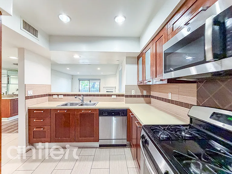 1241 S Sherbourne Dr #G104 — Photo 18