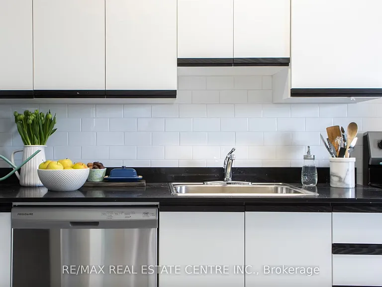 50 Graydon Hall Dr #108 — Photo 10