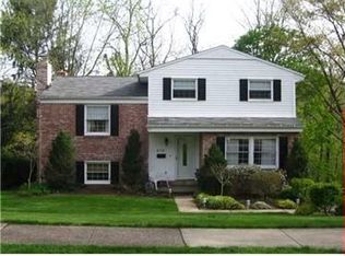 879 Bridgewater Dr, Pittsburgh, PA