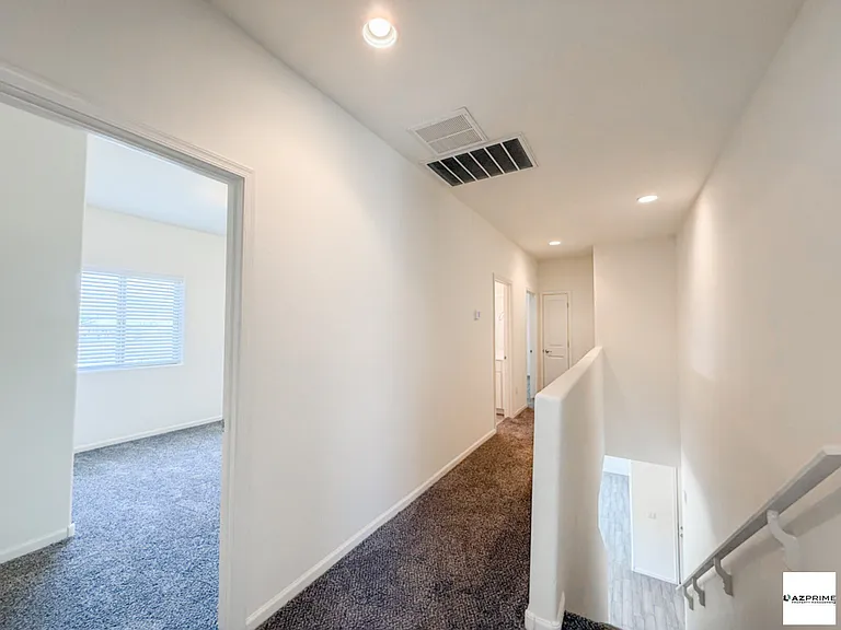 1741 W Pollack St — Photo 15
