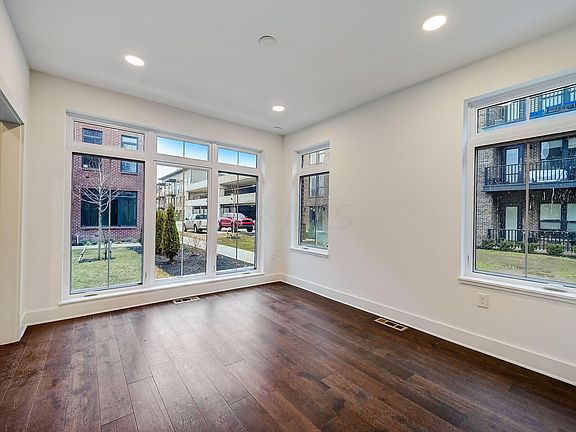 5th image of 512 Riverfront Ln