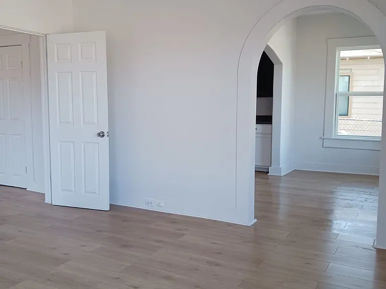 414 W Theo Ave — Photo 6