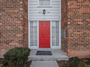 25331 Shiawassee Cir APT 206, Southfield, MI 48033