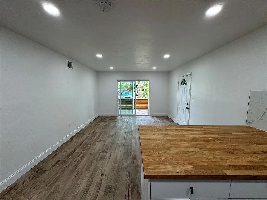 3 bed, 1.0 bath, 1000 sqft, $2,800 — Photo 4