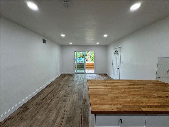 4th image of 2200 NE 173rd St APT 4