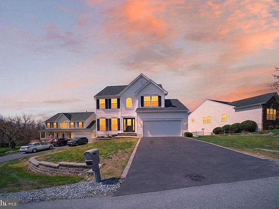 2nd image of 62 Niblick Ct