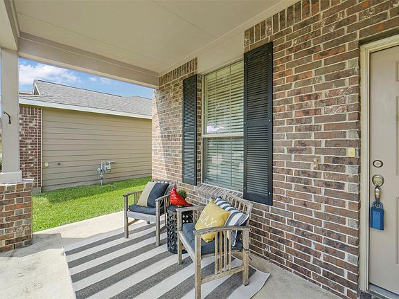 2nd image of 8114 Yaupon View Dr