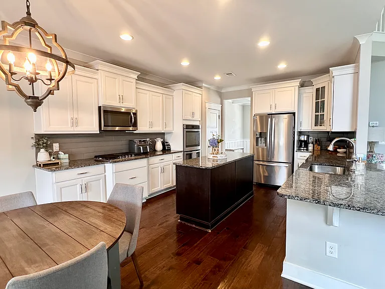 30 Lucerne Ct — Photo 2
