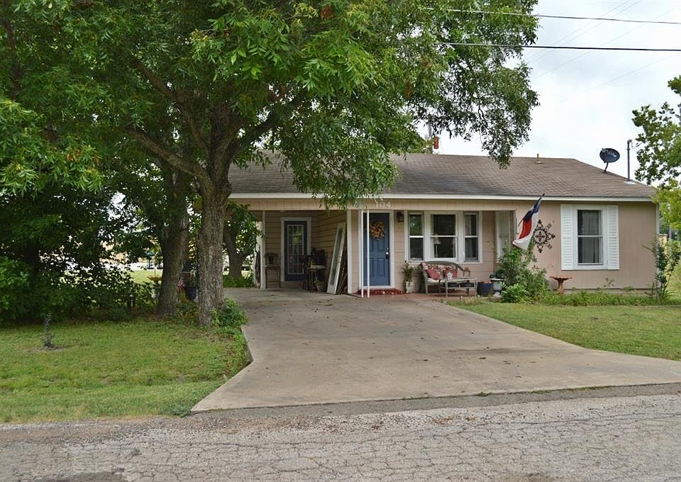 1st image of 104 N Ashford St