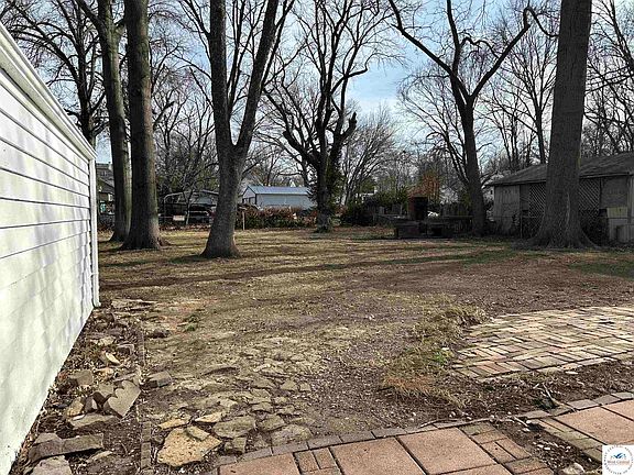 4th image of 404 S Main St