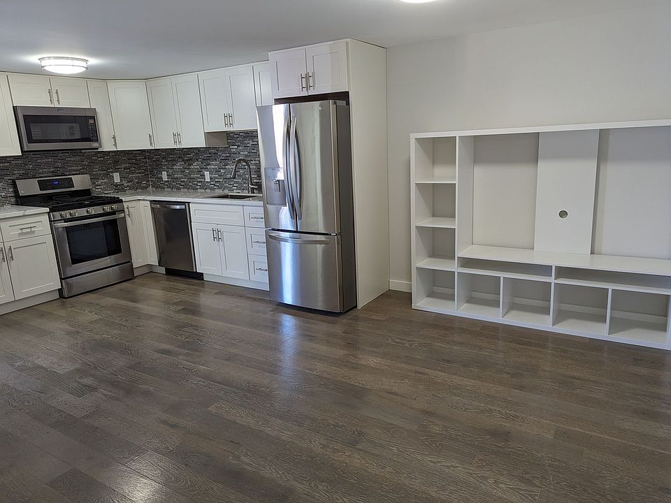 1st image of 472 Linden Ave #A