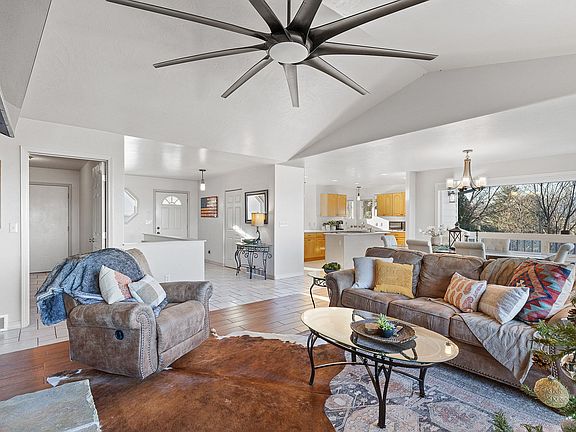 5th image of 106 Woodbine Pl