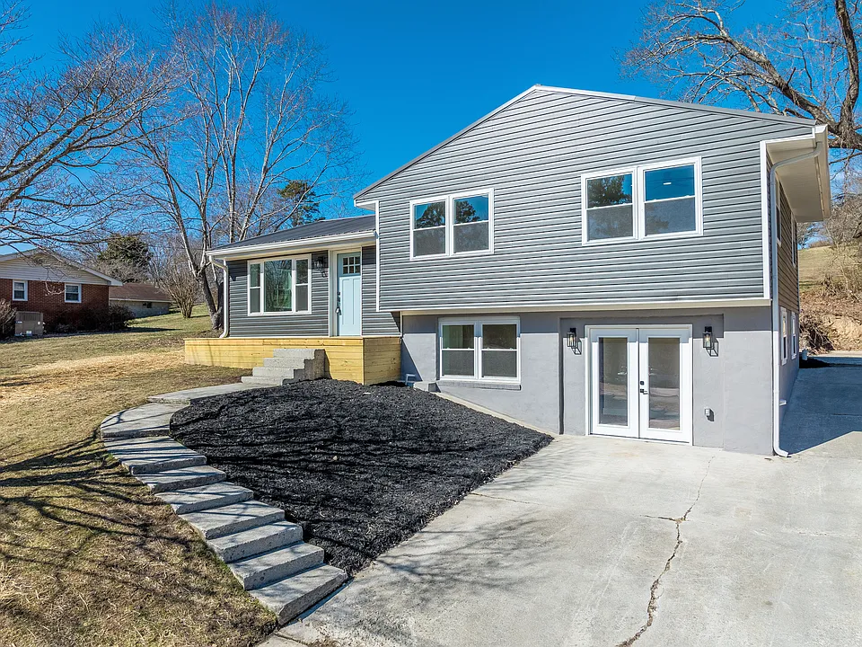 215 Hilltop Rd