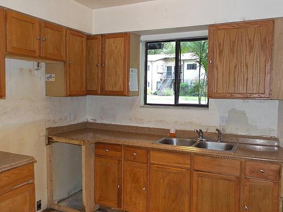 4th image of 1725 Foxhall Cir #303