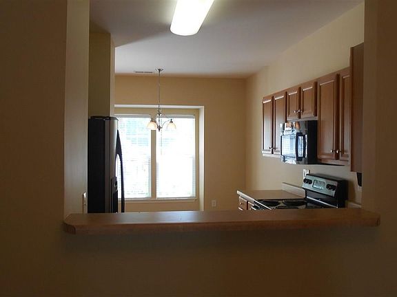 4th image of 305 Majesty Ct