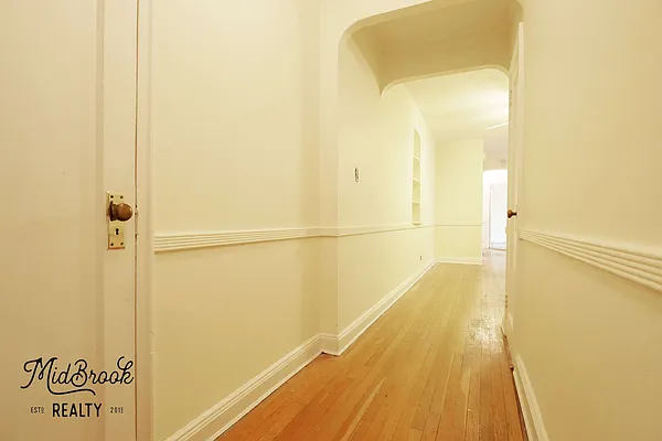 Sold by Midbrook Realty, LLC | media 13