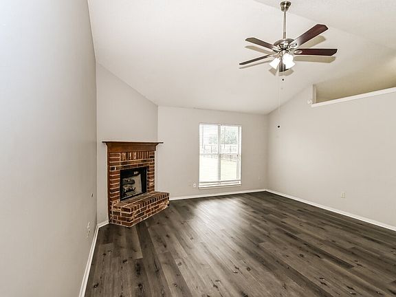 3rd image of 6314 Oak Run Dr E