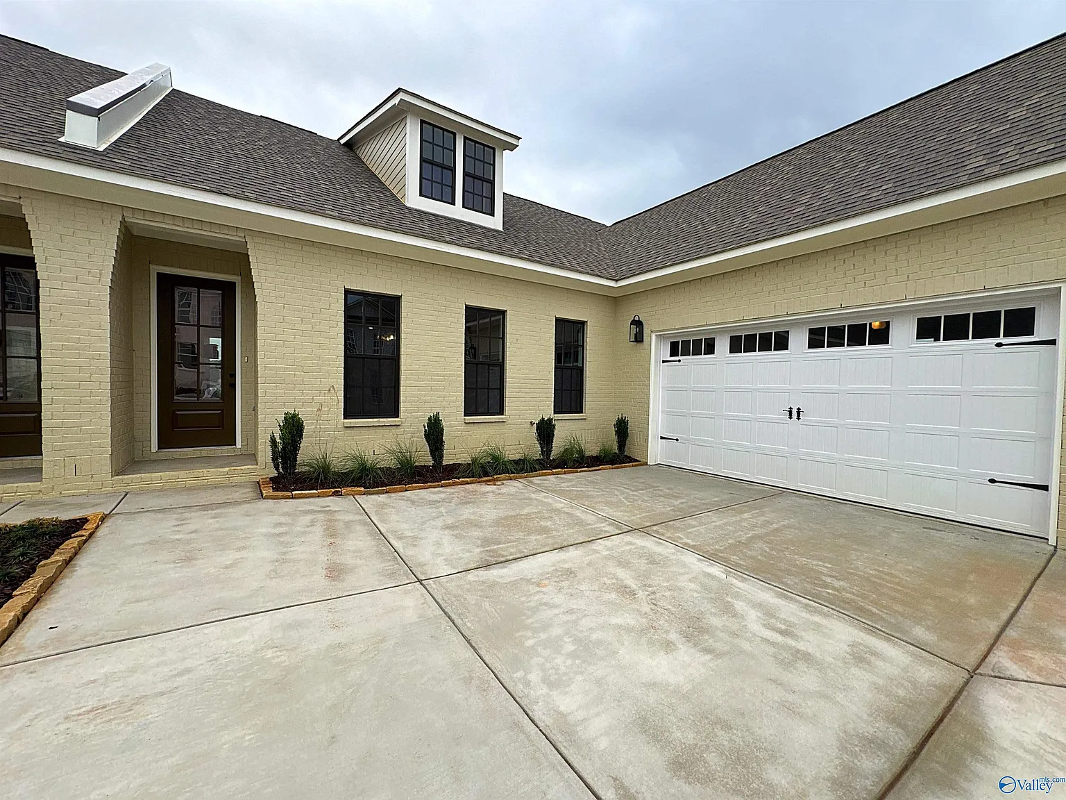 3 bed, 2.0 bath, 1530 sqft, $2,295 — Photo 2