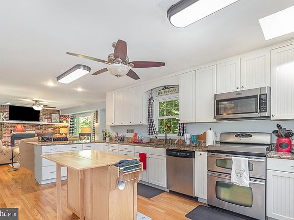 4th image of 100 Mill Ln