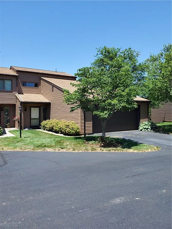 532 Montroyale Dr photo 1