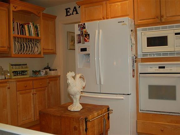 5th image of 16 Surrey Lane