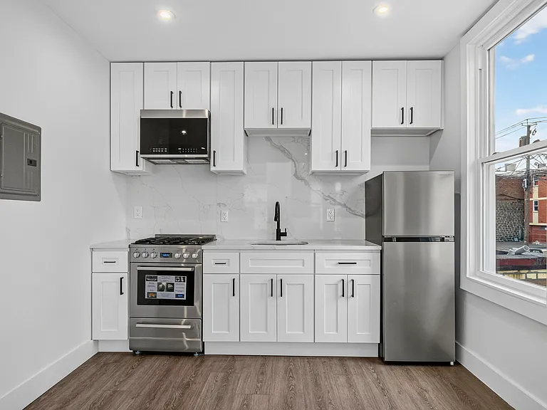 260 Walker St #A — Photo 5