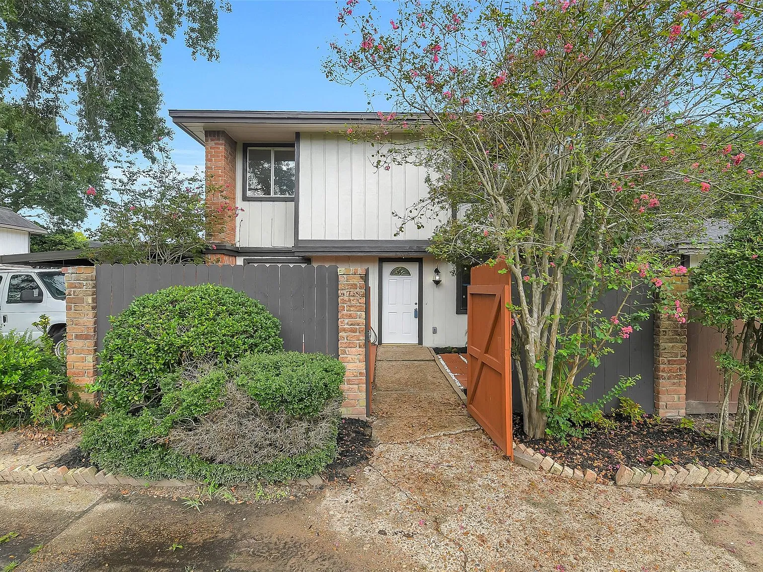2 bed, 1.5 bath, 1168 sqft, $1,475 — Photo 1