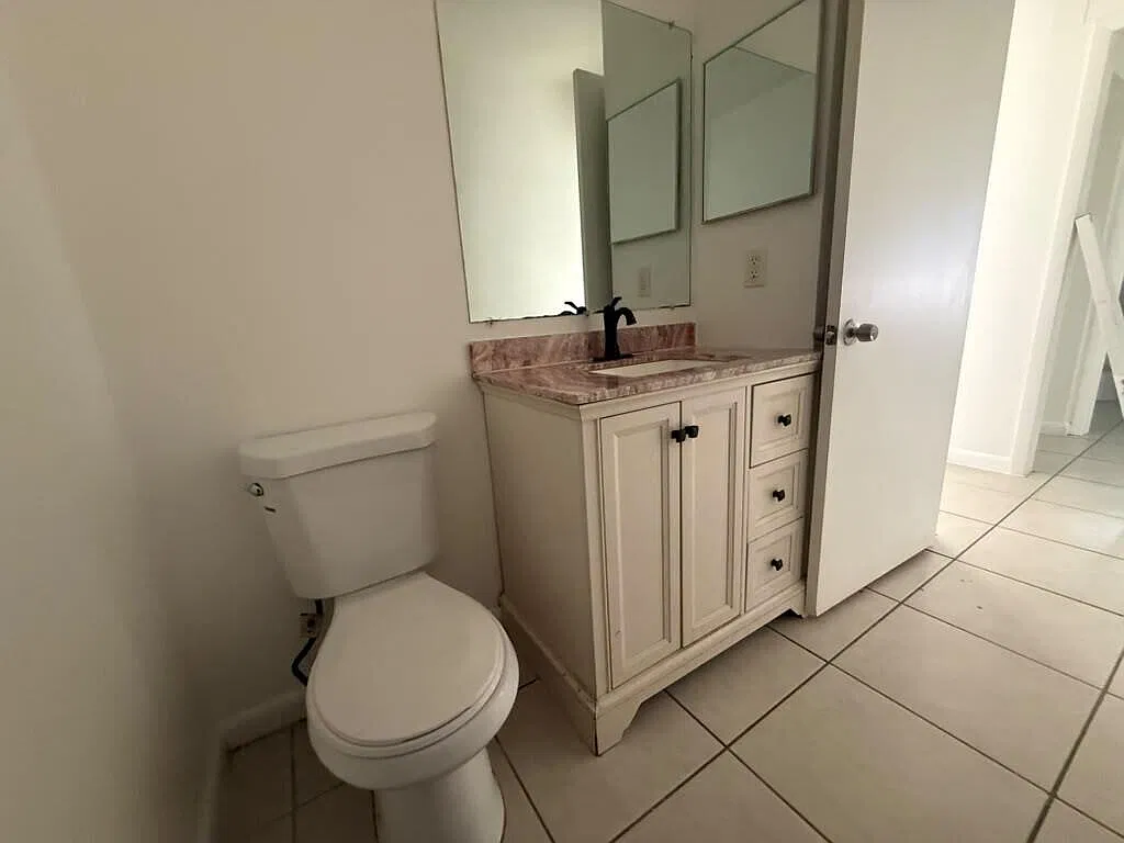 2 bed, 1.0 bath, 927 sqft, $2,000 — Photo 4