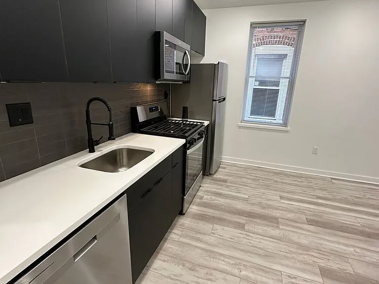 129 S 51st St #1F — Photo 9