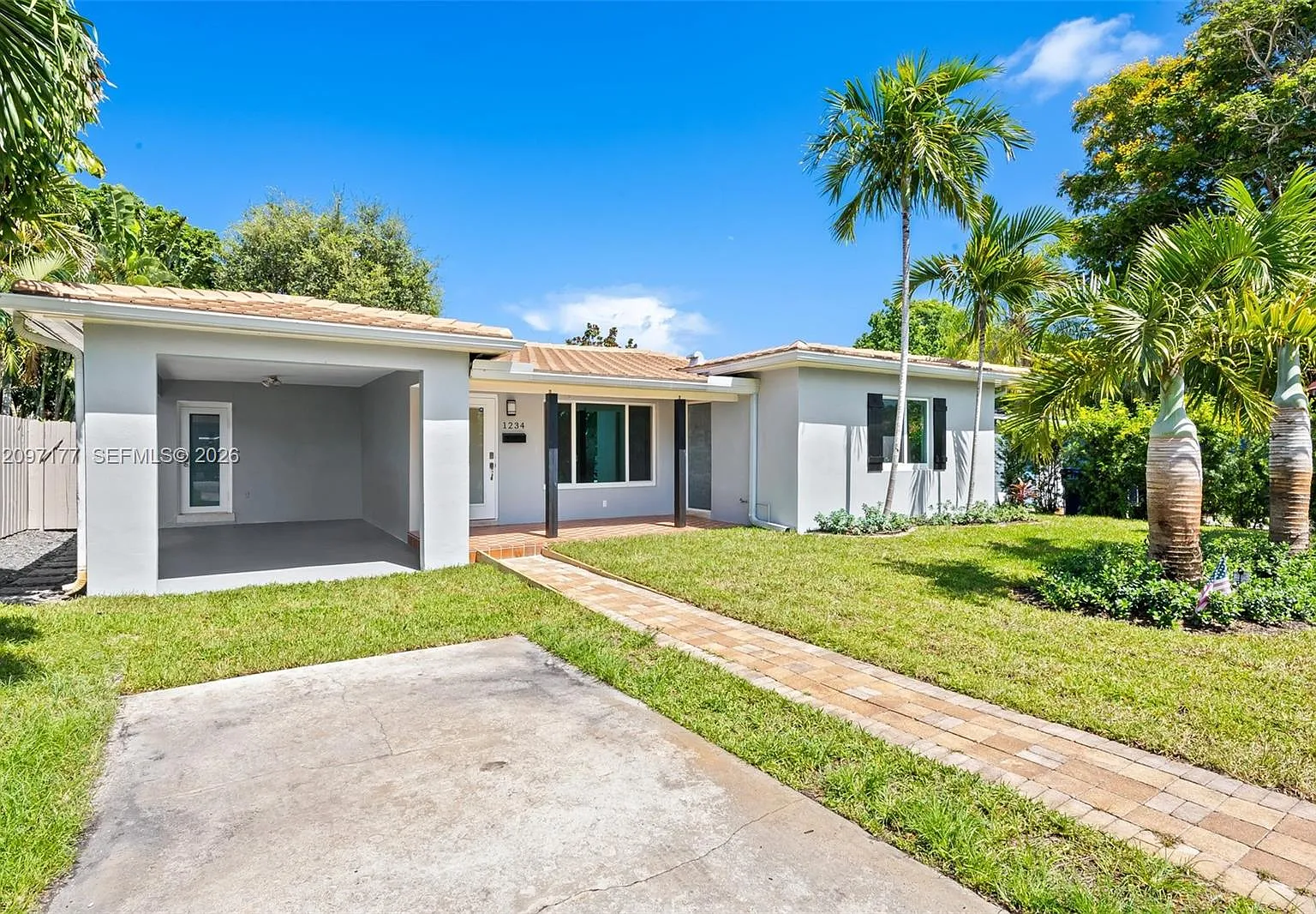 3 bed, 2.0 bath, 1354 sqft, $4,750 — Photo 1